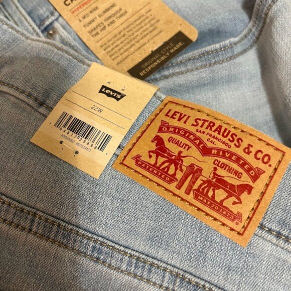 Levi's Womens Capri NWT - Picture 2 of 4